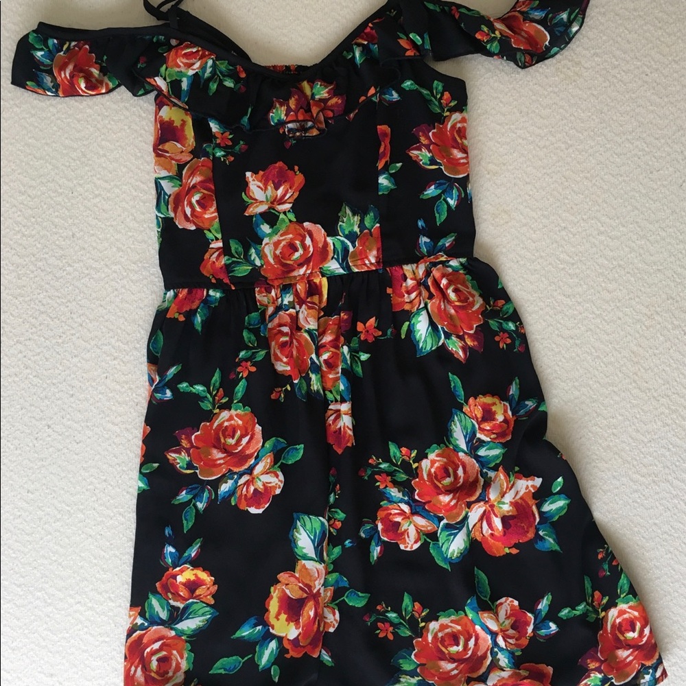 ‼️SOLD‼️Cute dress! Black with floral